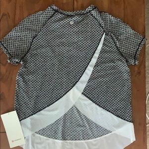 Lululemon Quick Pace Short Sleeve Shirt NWT size 4